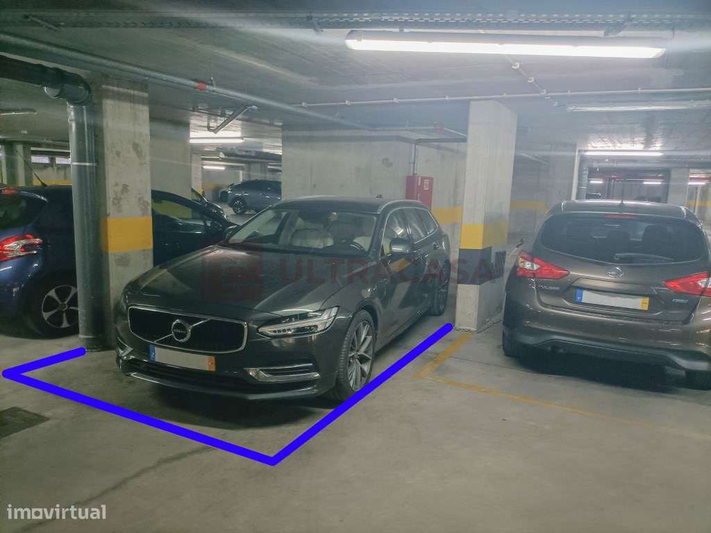 Vende-se Excelente T3 na Pontinha com 2 Lugares de Parqueamento-43