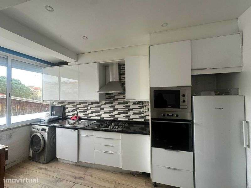 Apartamento T4 espaçoso e luminoso na Amadora - 109m² - Grande imagem: 2/12