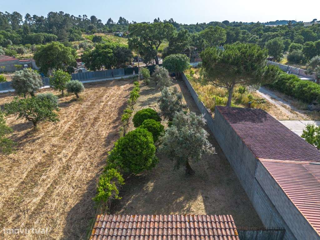 Terreno vedado com benfeitoria-8