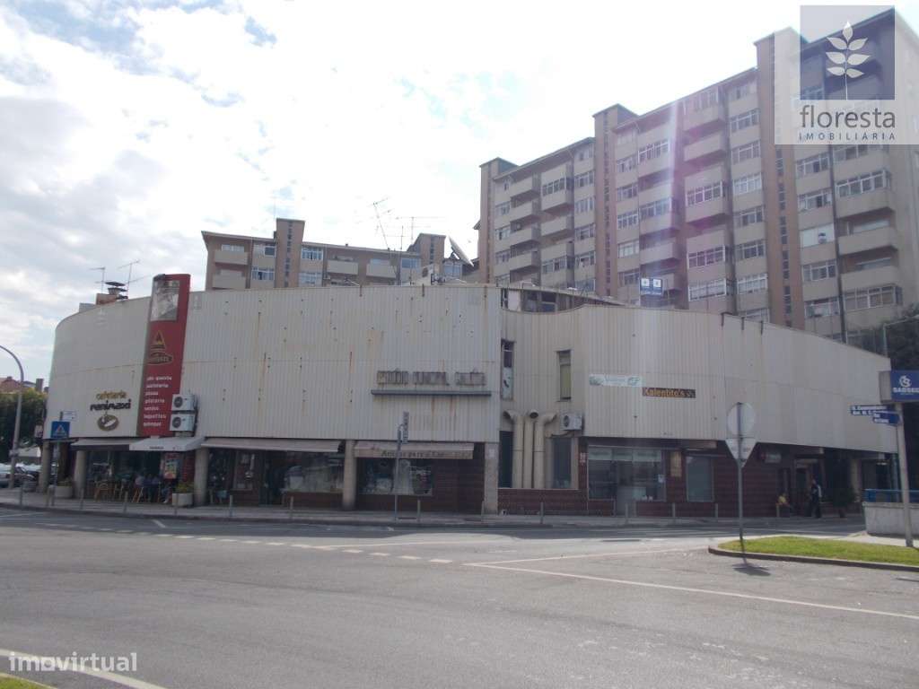 Vende-se Loja/Cobertura - Espaço Comercial - Maximinos - Grande imagem: 2/29