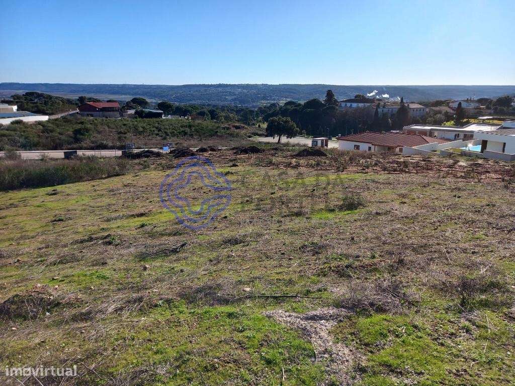 Lote de terreno para construção próximo de Constância no Centro de Por-8