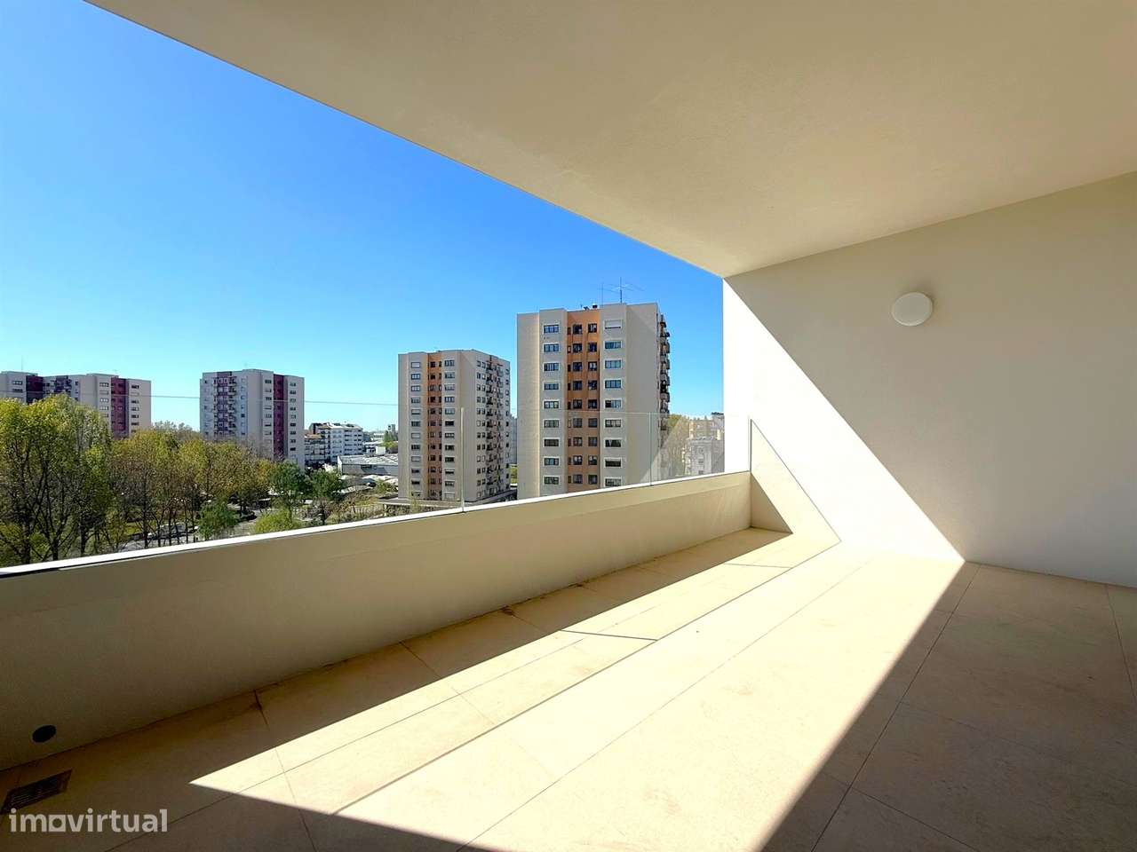 T1 c/ Varanda Sul/Poente, Garagem e Arrumo em Ramalde-12