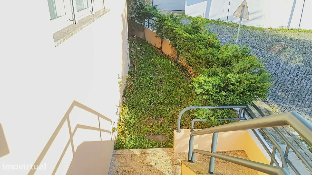 Moradia T3 com Garagem e Jardim em Alfena – Suíte, Excelente Estado - Grande imagem: 4/33