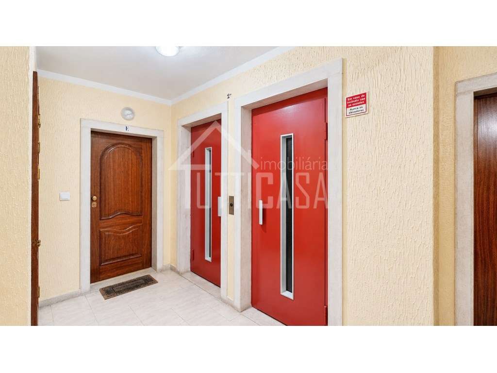 Apartamento T2 com elevador e parqueamento no Algueirão-16