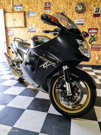 Honda CBR SuperblackBird - 2