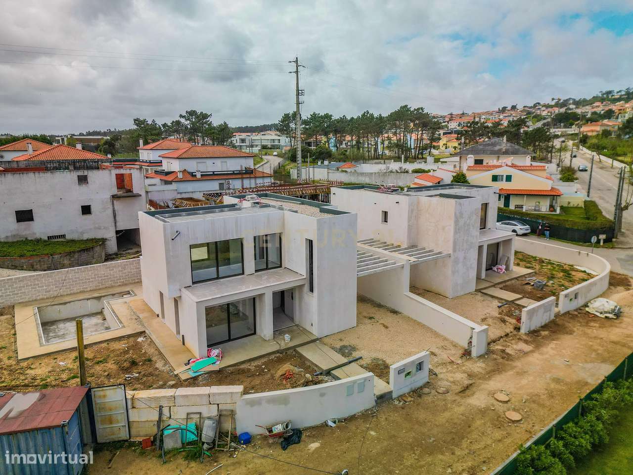 Moradia T3 com Piscina e Jardim em Salir do Porto-5