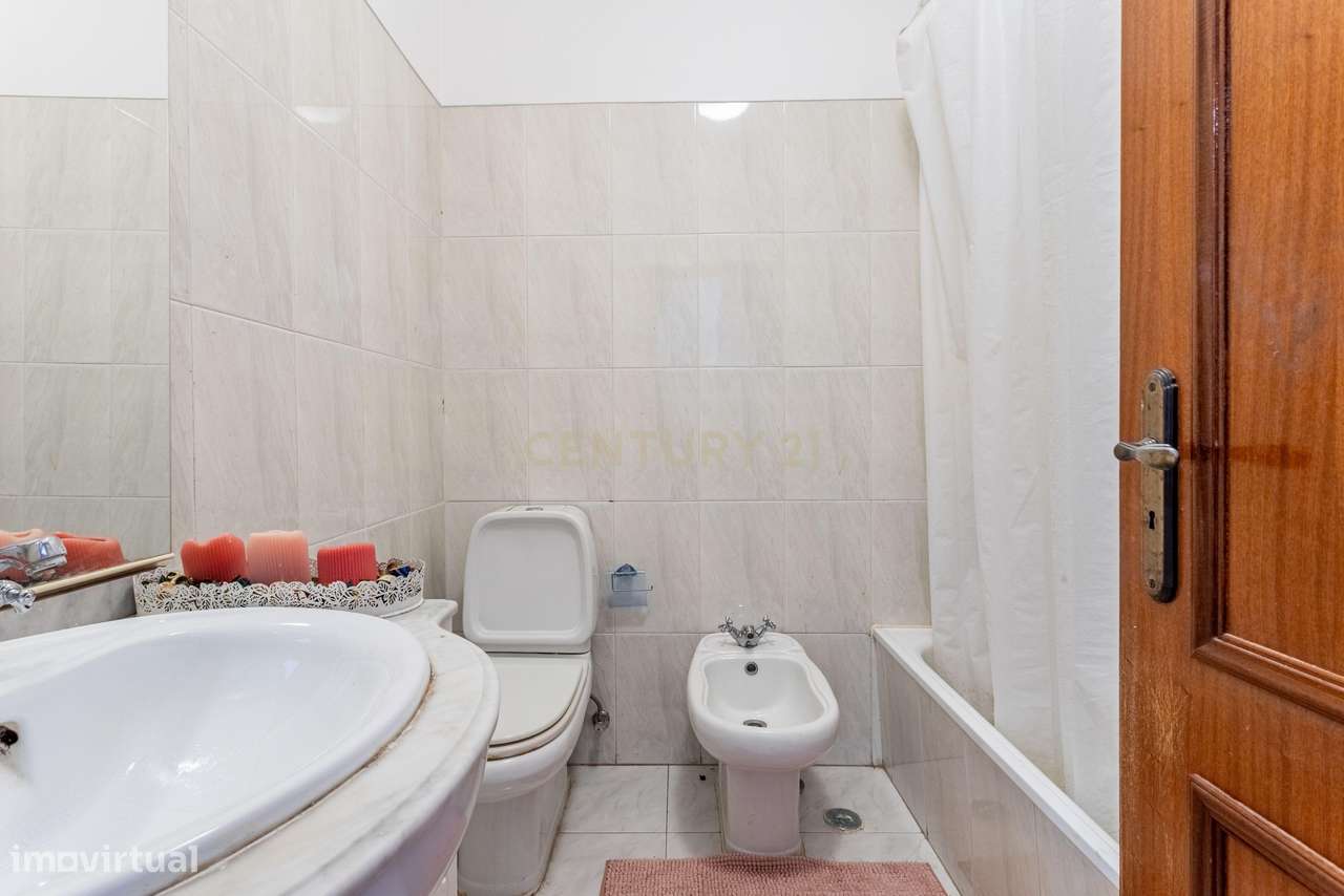 Fantástico Apartamento T3 com Excelente Luminosidade no Chapim, Odivel-15