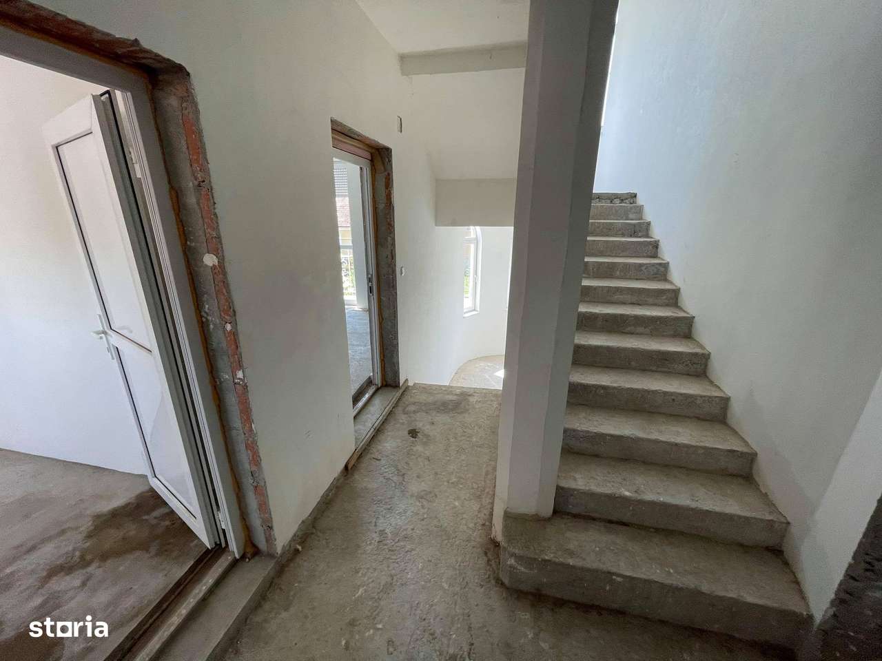 Exclusivitate ! Ideal investitite ! 2 case + 10 ari teren , str. Dara-6