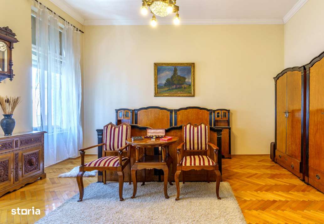 Apartament in centrul orasului,zona SORA,cladire monument–un fragmen-0