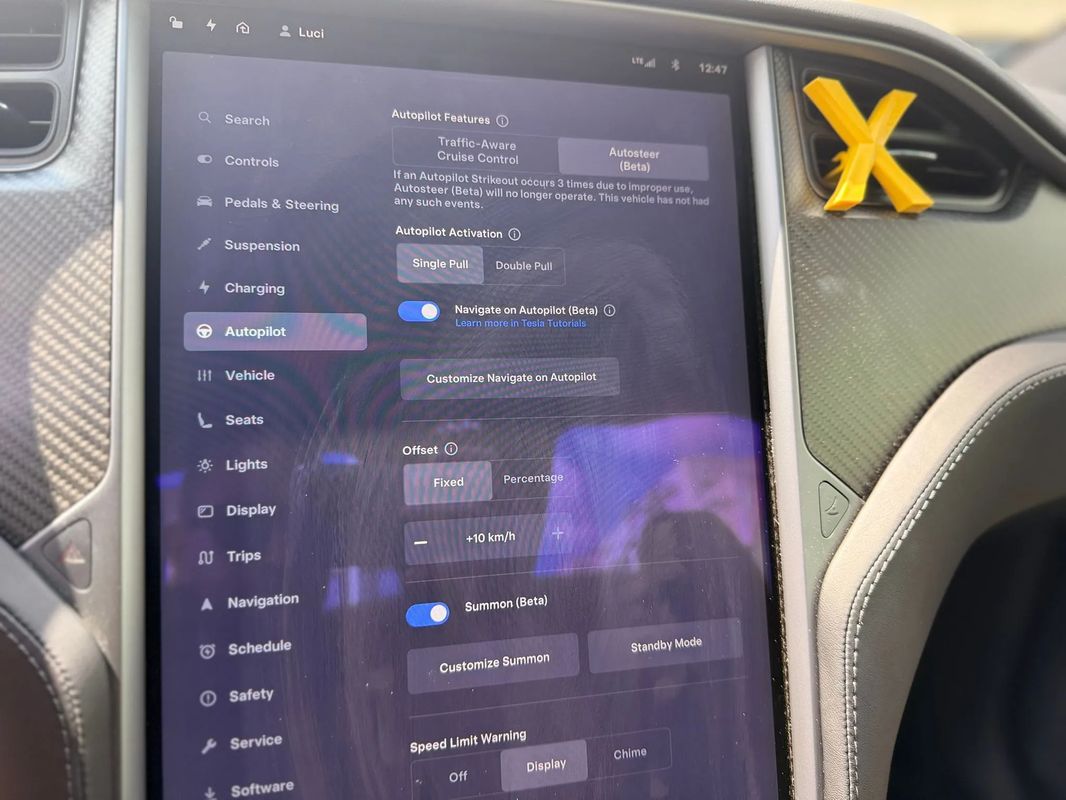 Tesla Model X - 9