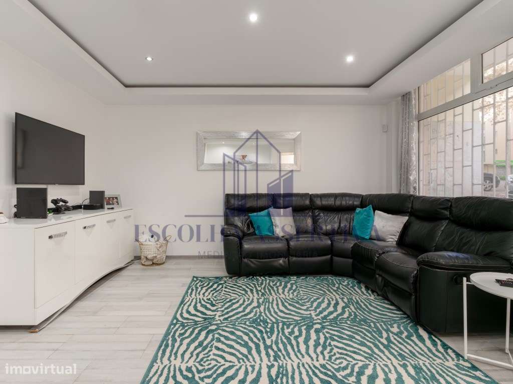 Loja com 95m2 transformada em apartamento T2-18