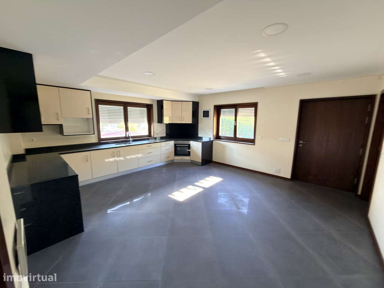 Moradia T4 com jardim e garagem em Ponte de Lima-2
