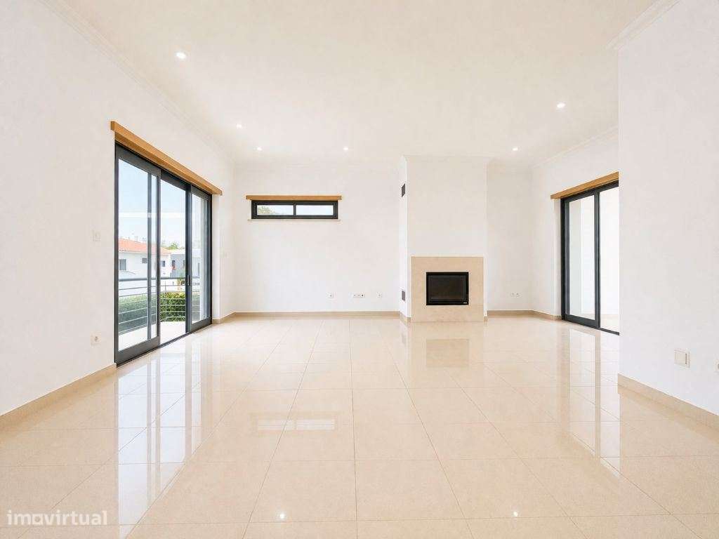 Moradia T5 Moderna no Feijó com 296 m² e Garagem de 100 m²  Confort...-3