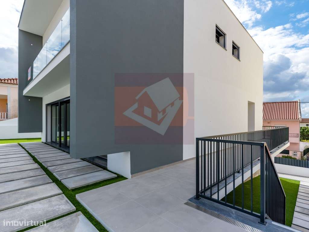 Moradia V5 nova no Bairro do Trigache em Famões-43