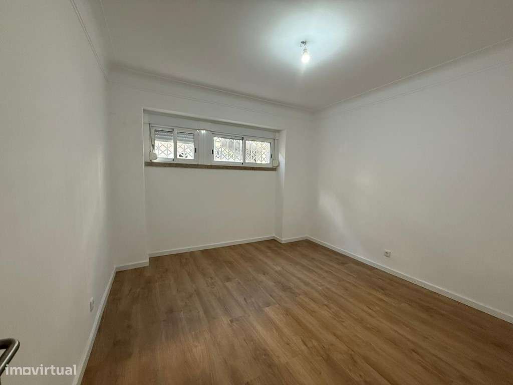 Apartamento T2 totalmente remodelado, com excelente área exterior -...-17