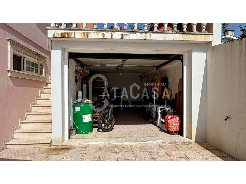 Moradia Isolada T4 para venda na Borralha-47