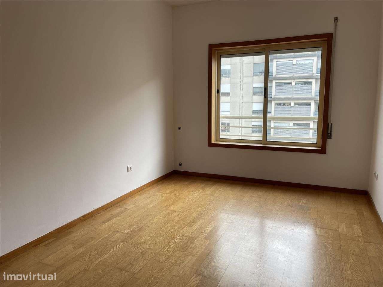 Apartamento T3 Espaçoso com Garagem e Elevador em Águas Santas - Grande imagem: 5/16