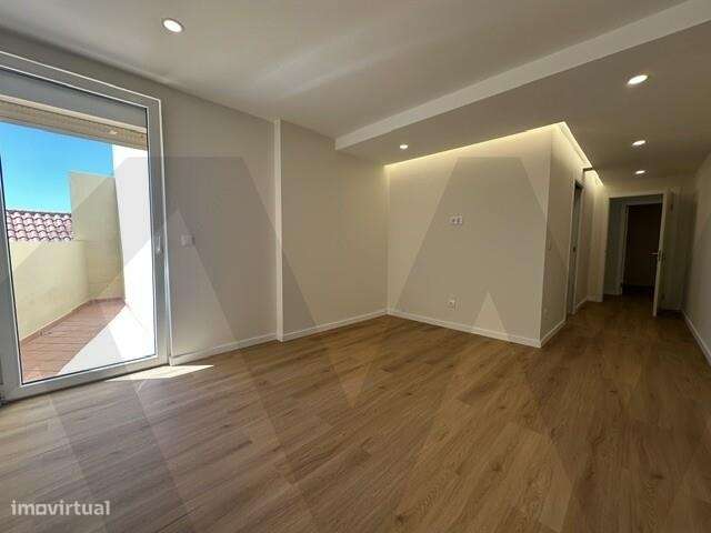 Apartamento T2 Completamente Remodelado - Centro Ericeira-21
