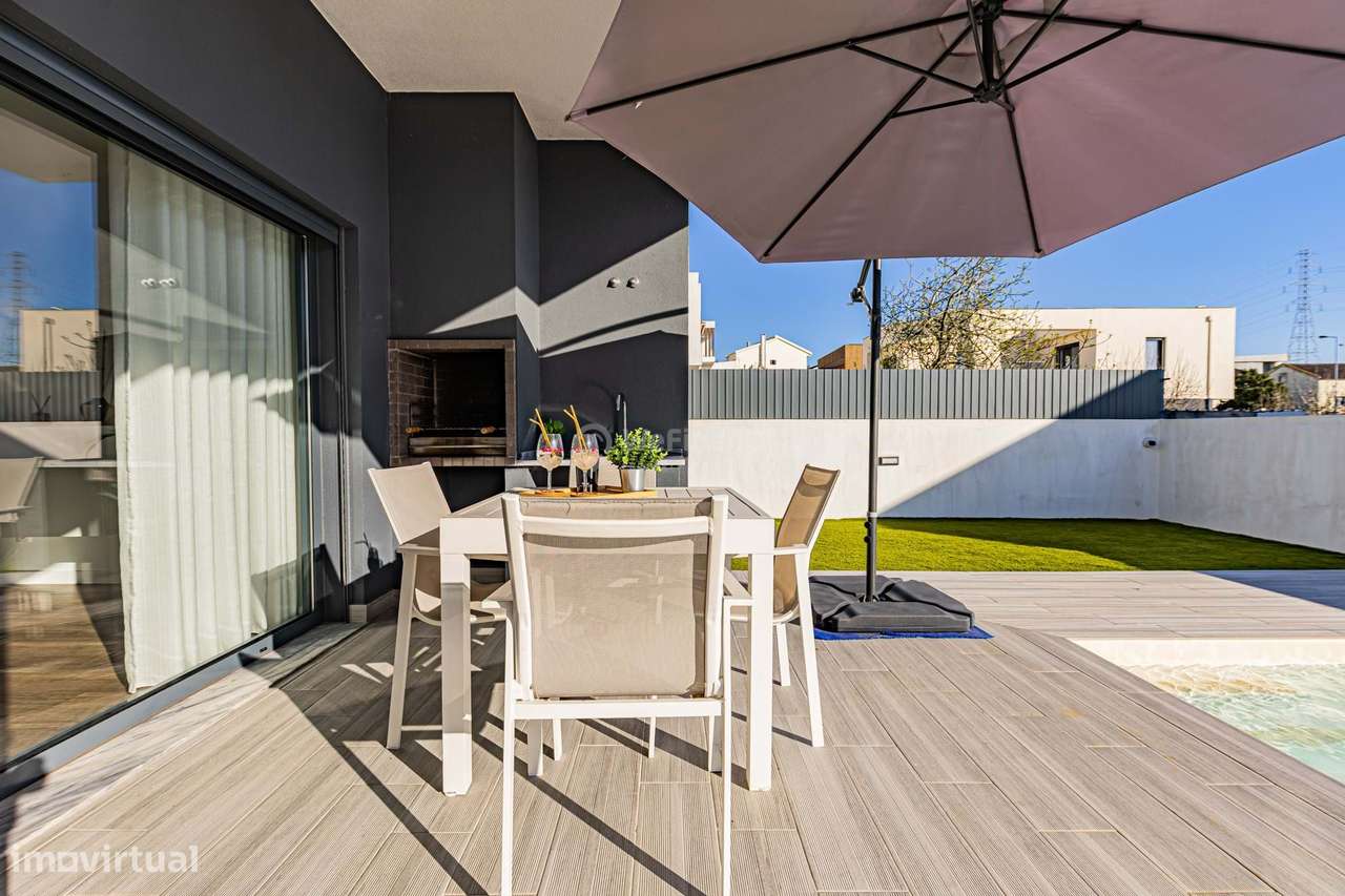 Moradia Térrea T3 c/piscina, lote de 474m² - Única na Caparica-49
