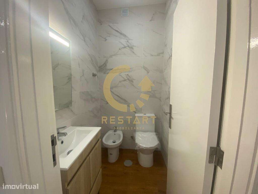 T3 em Águas Santas com 3 frentes, totalmente renovado com muita lumino-16