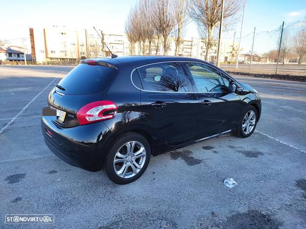 Peugeot 208 1.4 HDi Allure - 4