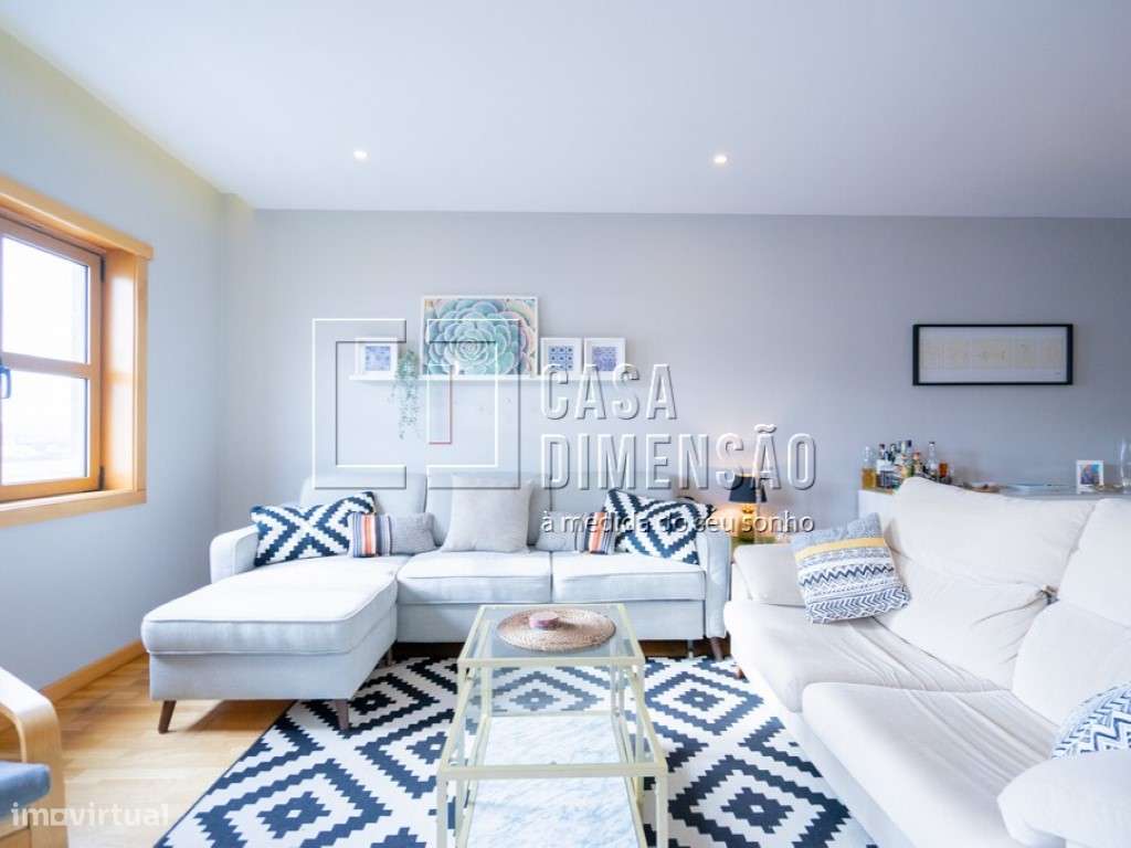 Apartamento de tipologia T2 na Serra de Carnaxide, como NOVO!!-13