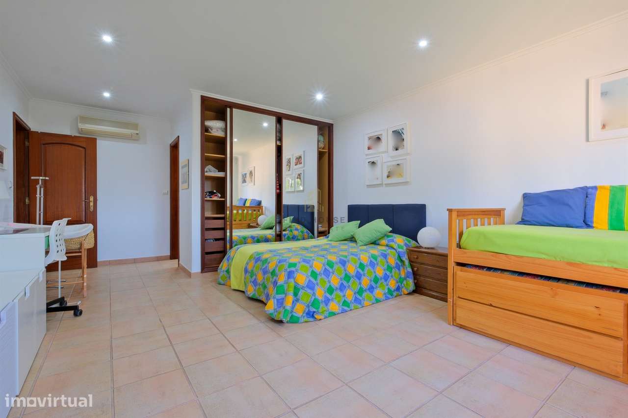 Moradia Isolada T4 com piscina, campo de ténis e logradouro em Cachoei-47