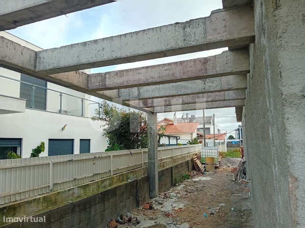 Moradia com Piscina - Grande imagem: 5/8