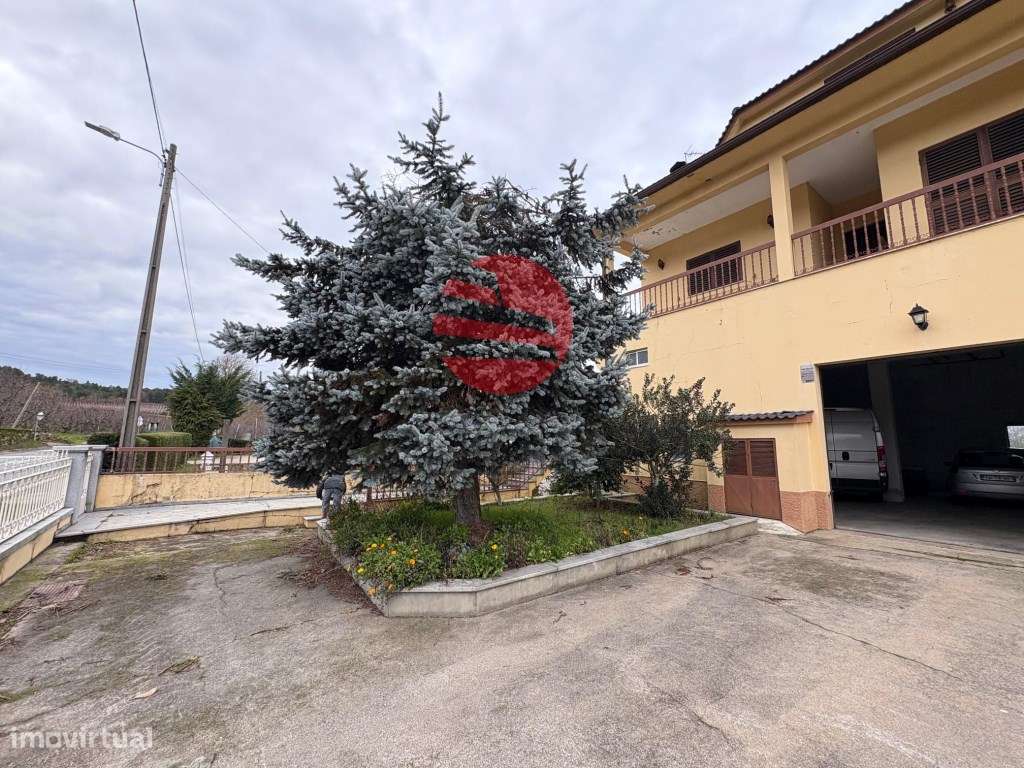 Moradia Bi-Familiar T8 Venda Moimenta da Beira-4