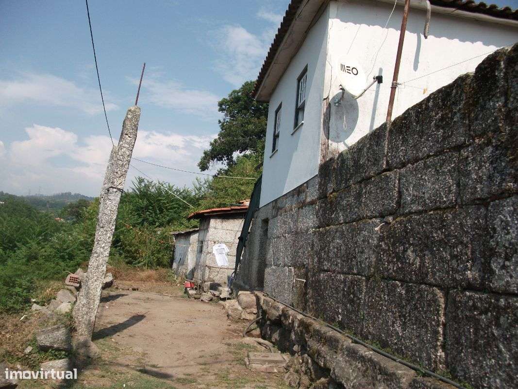 Moradia para restauro com 3 artigos de construção - Grande imagem: 2/8