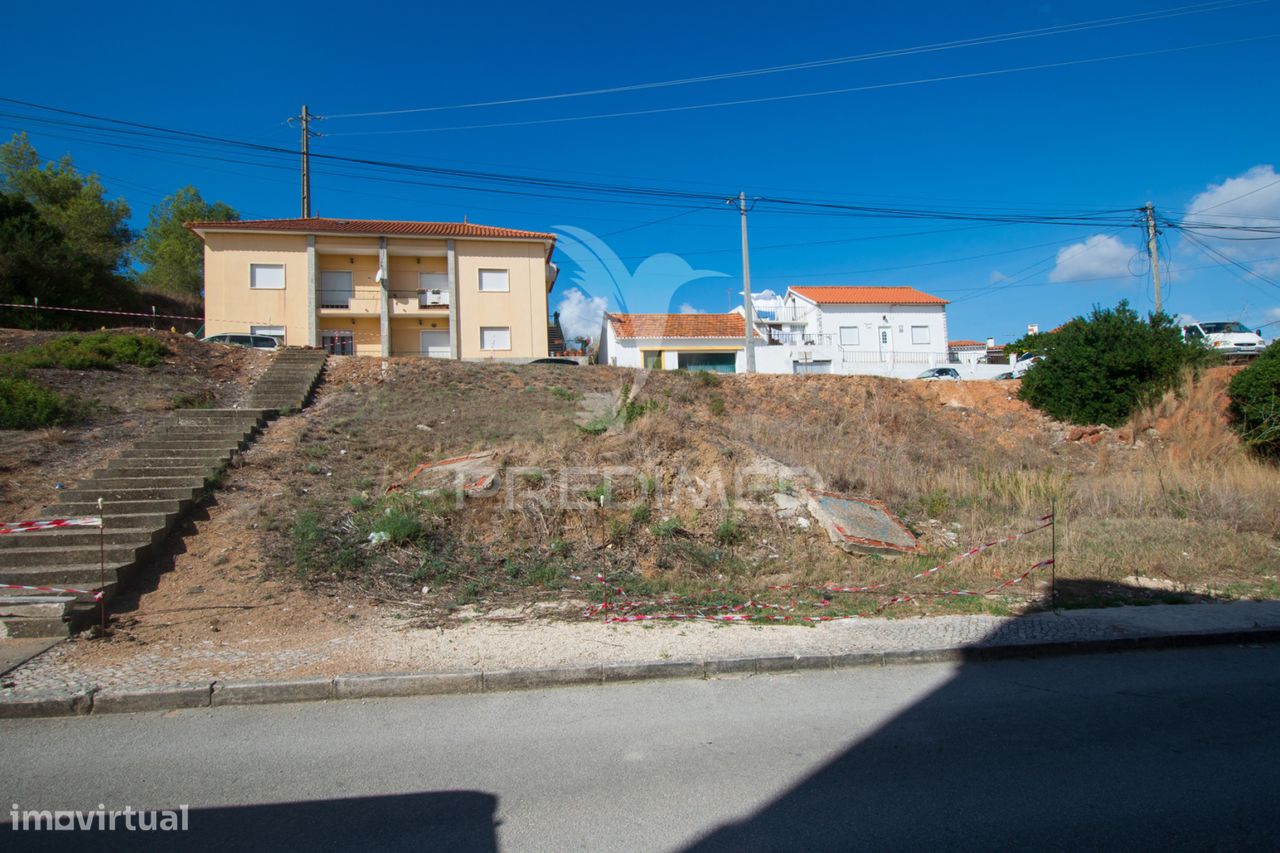 Terreno urbano para moradia em Alenquer com projeto