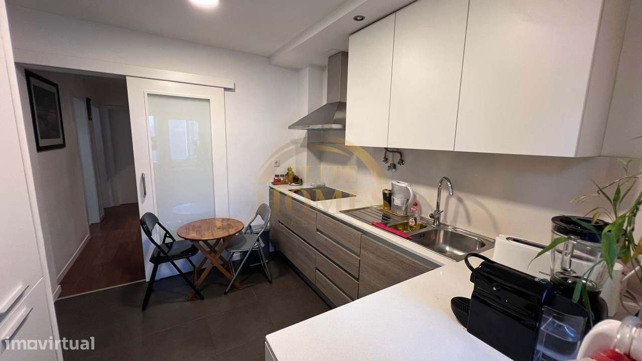 Apartamento T2 Moderno e Remodelado no Centro de Odivelas.-9