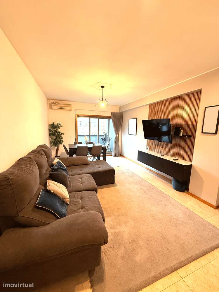 T2 no Último Andar com Terraço, Garagem e Vistas Desafogadas - Grande imagem: 4/14