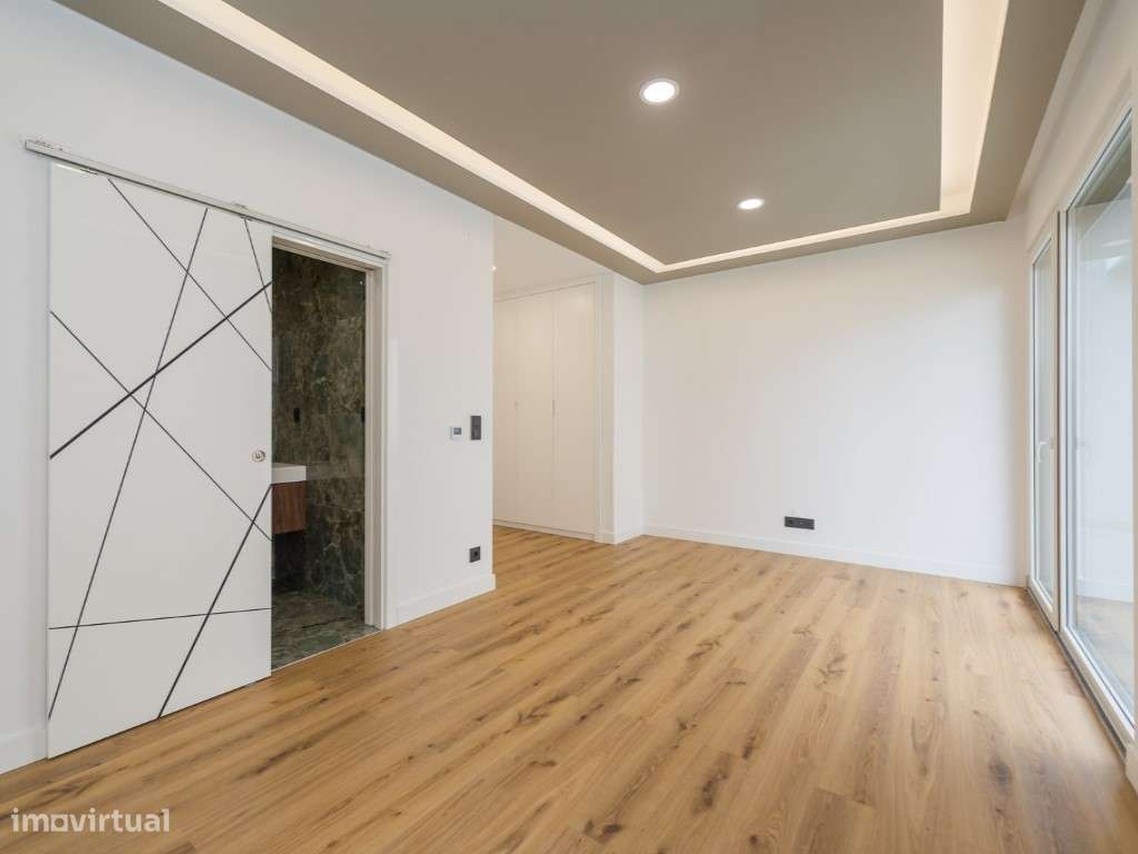 MORADIA NOVA T4 COM PISCINA - SERRA DE CASAL DE CAMBRA-31