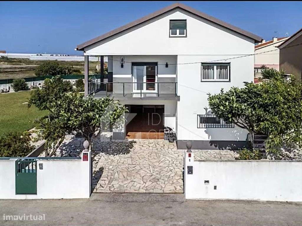 Moradia com Piscina em lote de 1.599 m² na Silveira-26