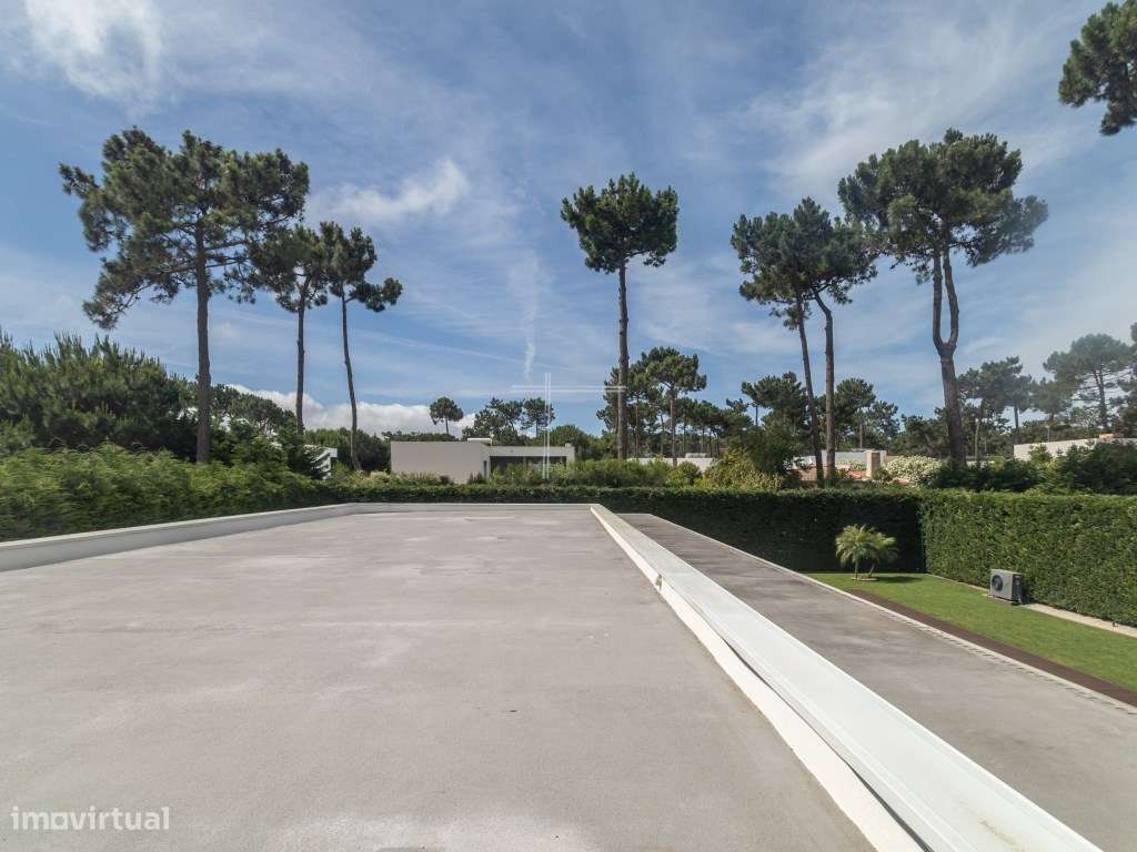 Moradia isolada T4, arquitetura contemporânea com garagem e piscina...-40