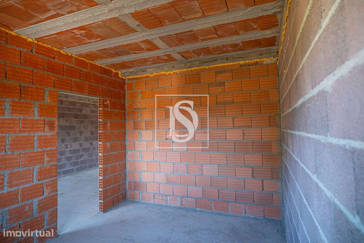 Moradia T3 por terminar | Elevado potencial de investimento-16