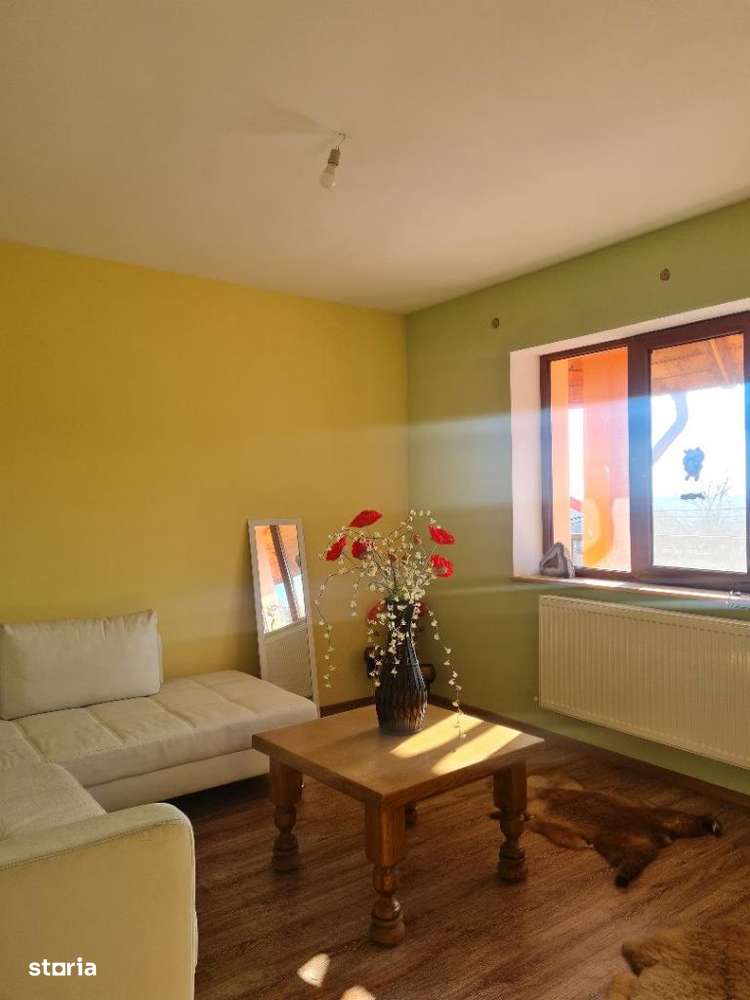 Casă confortabilă cu 7 camere și garaj - Imagine principală: 4/11