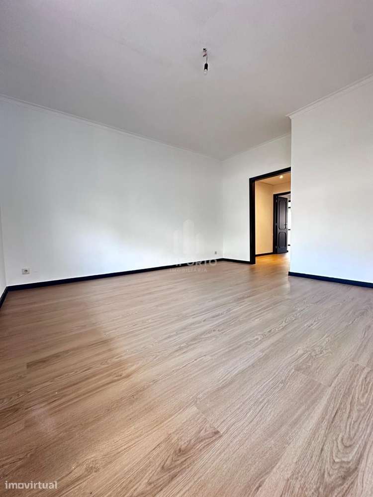 Apartamento T3 totalmente renovado no centro de Rio Tinto-10