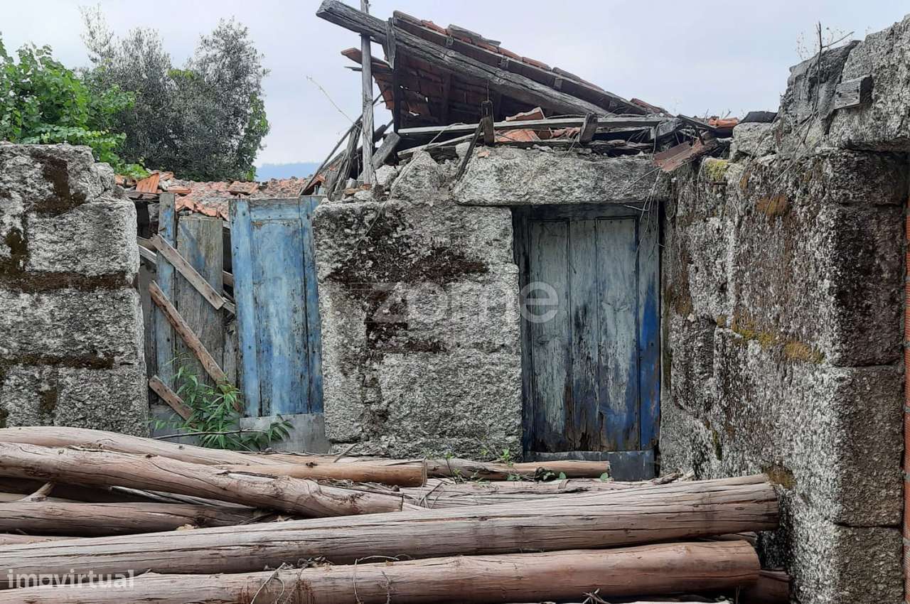 Moradia T2 em Ruínas com Terreno Rústico – Lordelo, Paredes - Grande imagem: 5/38