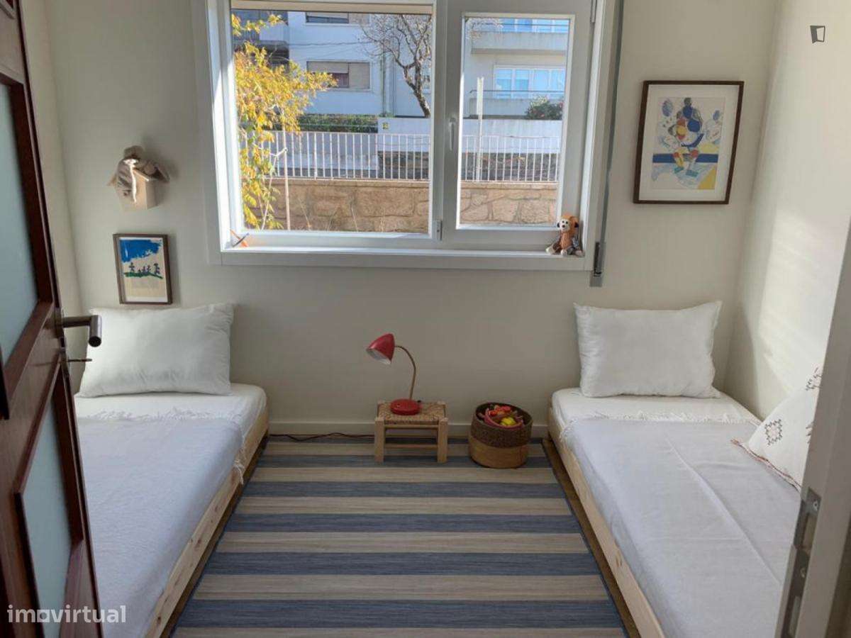 Apartamento com 3 quartos - localizado em Porto - Grande imagem: 5/6