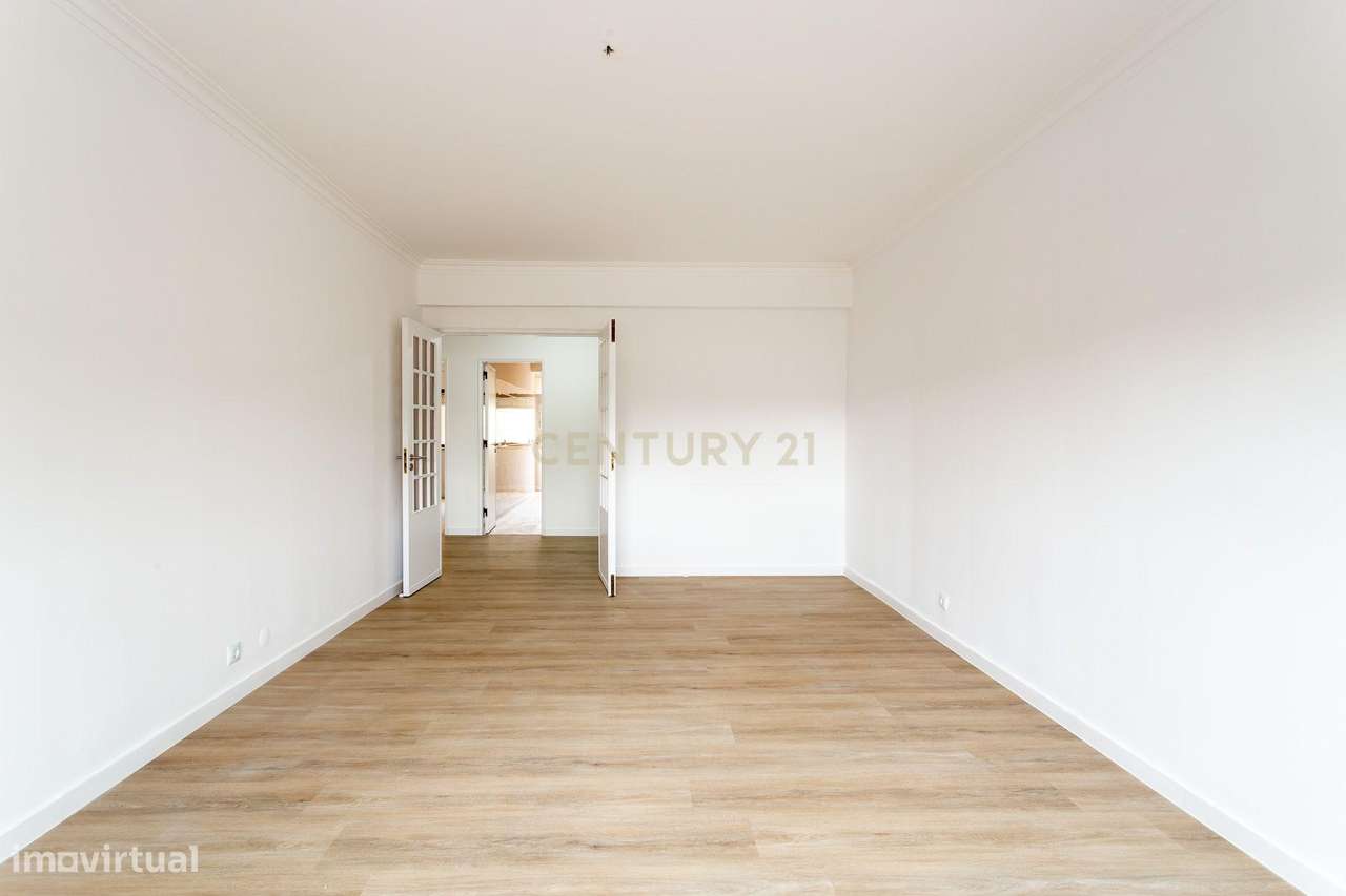 Apartamento T2 com terraço a 150m da estação de Queluz – Monte Abraão - Grande imagem: 3/32