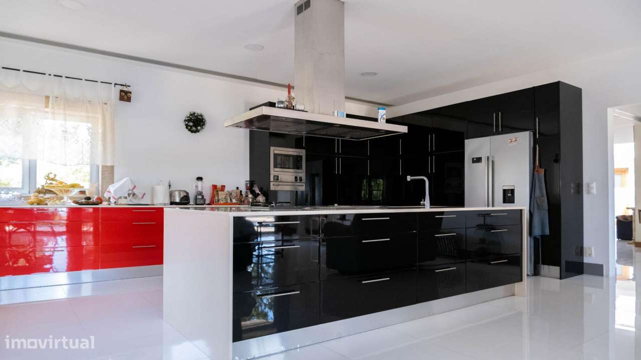 Moradia Térrea de 596m2 em Terreno de 10.000m2 | Paços de...-8