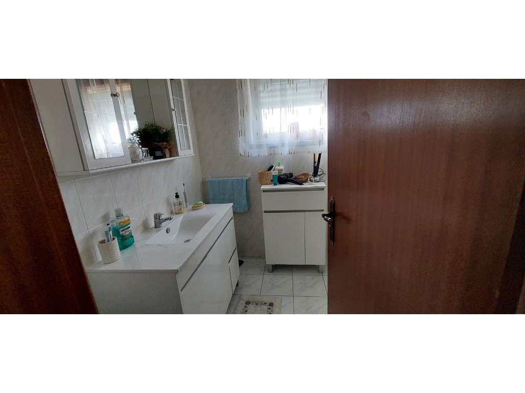 Moradia T4 individual em Vieira de Leiria-12