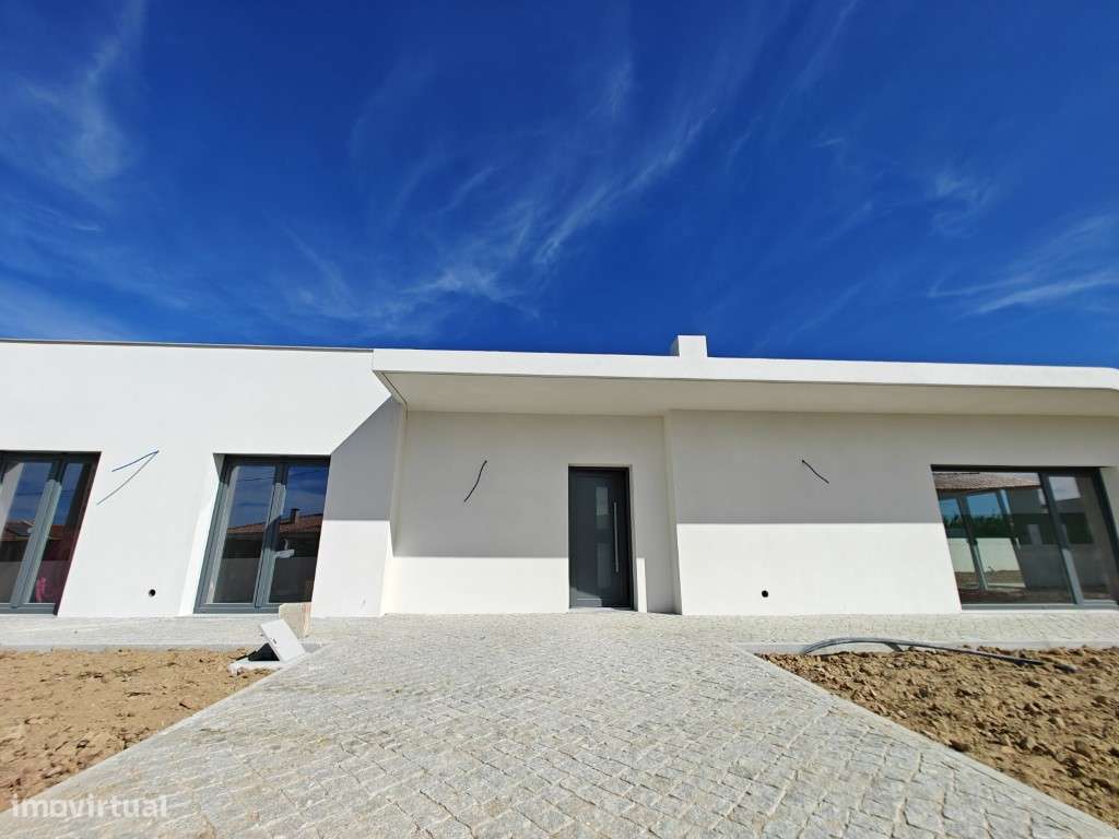 Moradia térrea a 5 minutos das praias - Grande imagem: 4/29