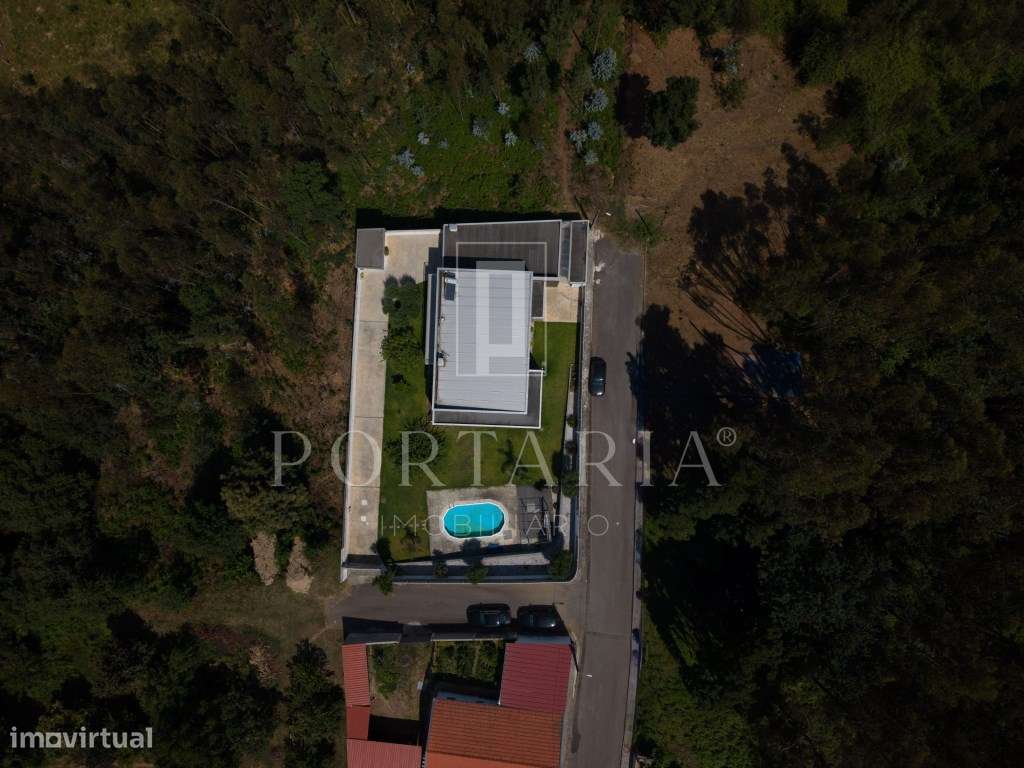 Fantástica moradia V4 isolada com piscina-30