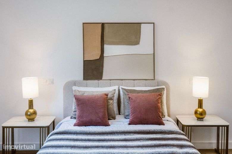 Moradia Independente T4 na Herdade da Aroeira com piscina, garagem a 2-23