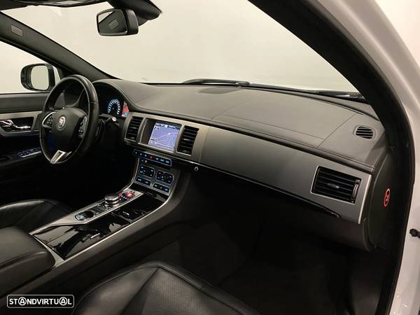 Jaguar XF Sportbrake 2.2 D R-Sport - 34