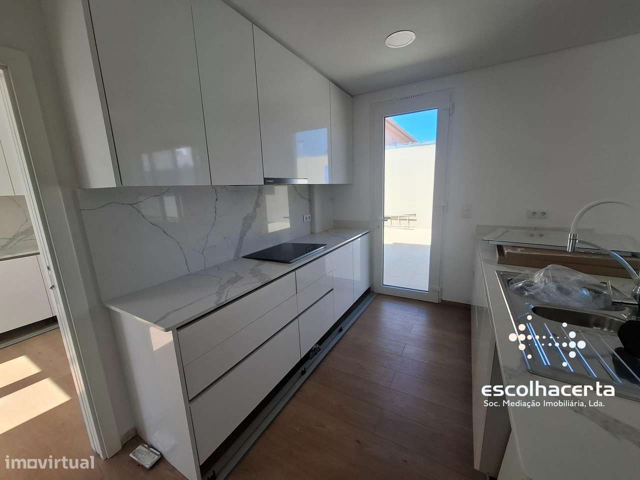 Moradia Térrea T4 Nova com Piscina Brejos Azeitão-3