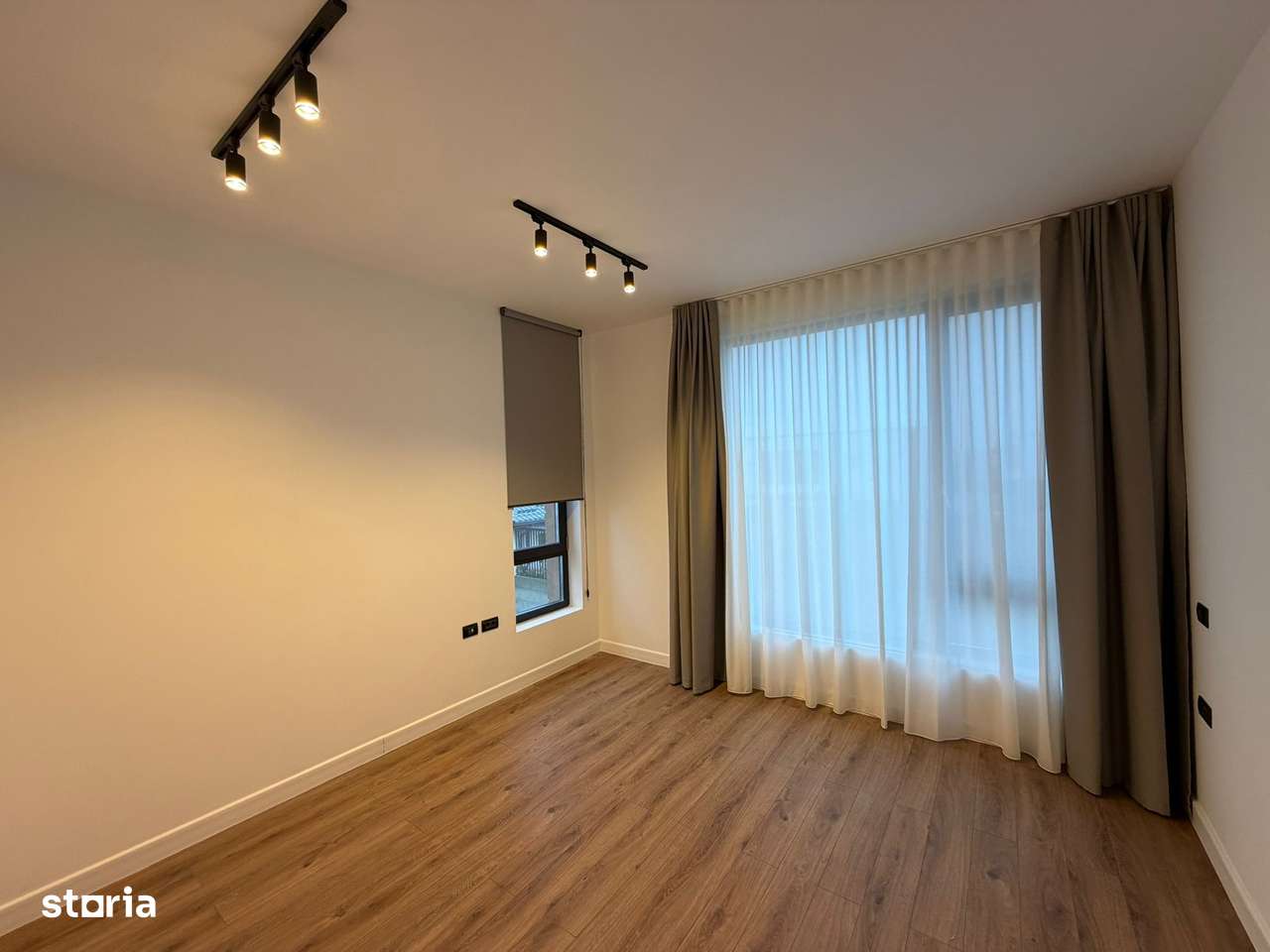 LA CHEIE! GATA DE MUTARE-TEREN 300 MP școală Americana 3 min.-11